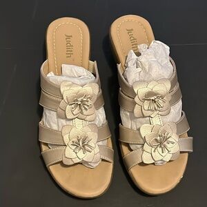 JUDITH SANDALS SIZE 9